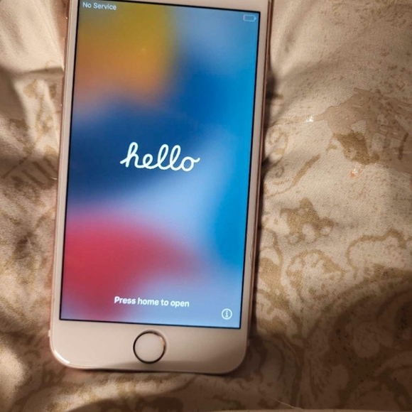 iPhone 6 rose gold with portable charger block and long charger - Picture 4 of 4